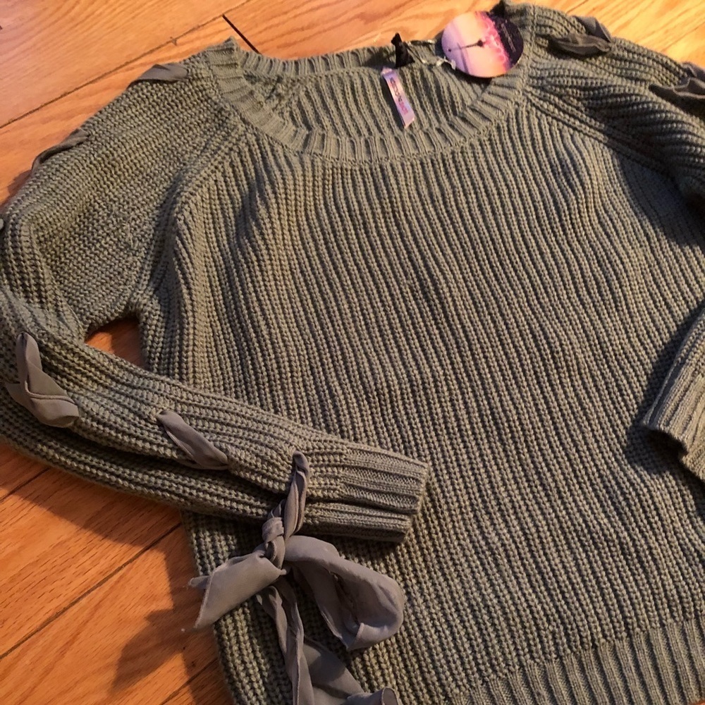 Green Arm Tie Sweater